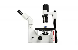 Leica DM IL Inverses Mikroskop Durchlichtvariante, seitlich-rechts